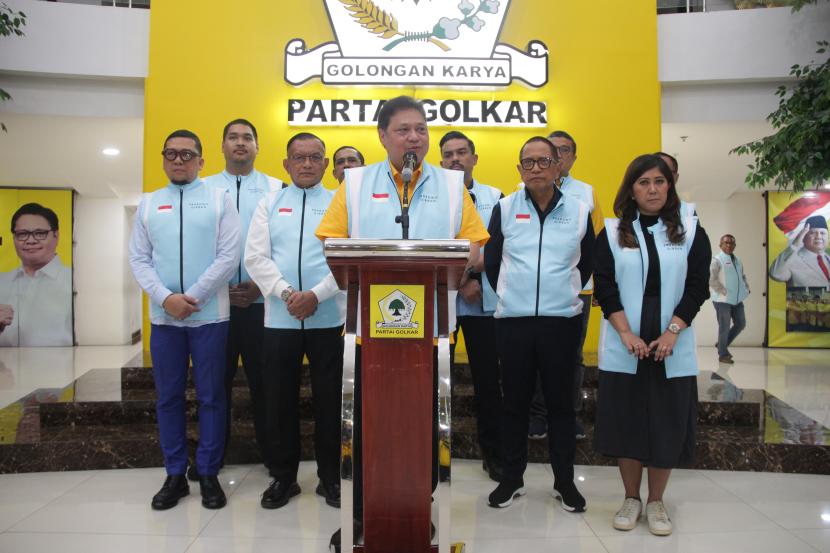 Ketua Umum DPP Partai Golkar Airlangga Hartarto saat konferensi pers di Kantor DPP Partai Golkar, Rabu (17/1/2024) malam.