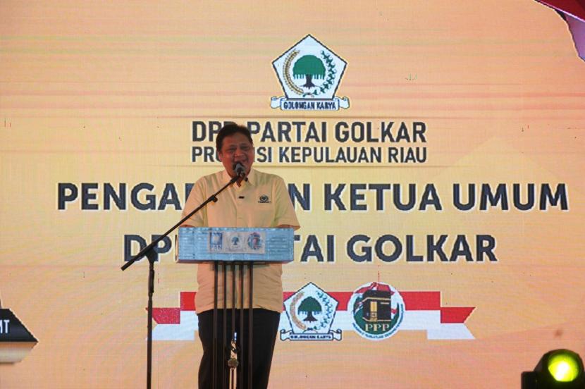 Ketua Umum DPP Partai Golkar Airlangga Hartarto saat memberi arahan pada Silaturahim Daerah KIB Kepulauan Riau, di Batam, Jumat (24/6/2022).