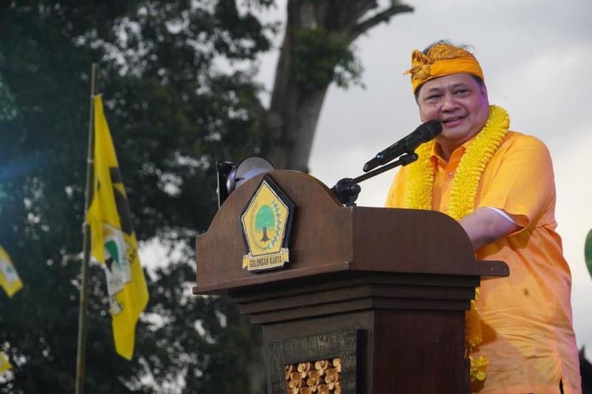 Ketua Umum DPP Partai Golkar Airlangga Hartarto saat memberi arahan kepada kader Partai Golkar seluruh Bali di Kabupaten Badung, Bali, Sabtu (13/1/2024).