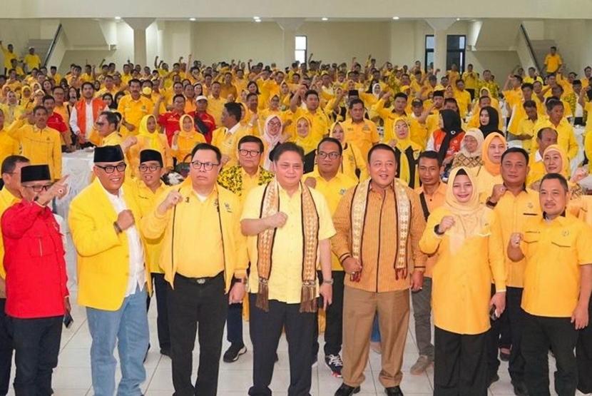 Ketua Umum DPP Partai Golkar Airlangga Hartarto saat menggelar konsolidasi kader DPD Golkar Provinsi Lampung, Senin (11/12/2023).