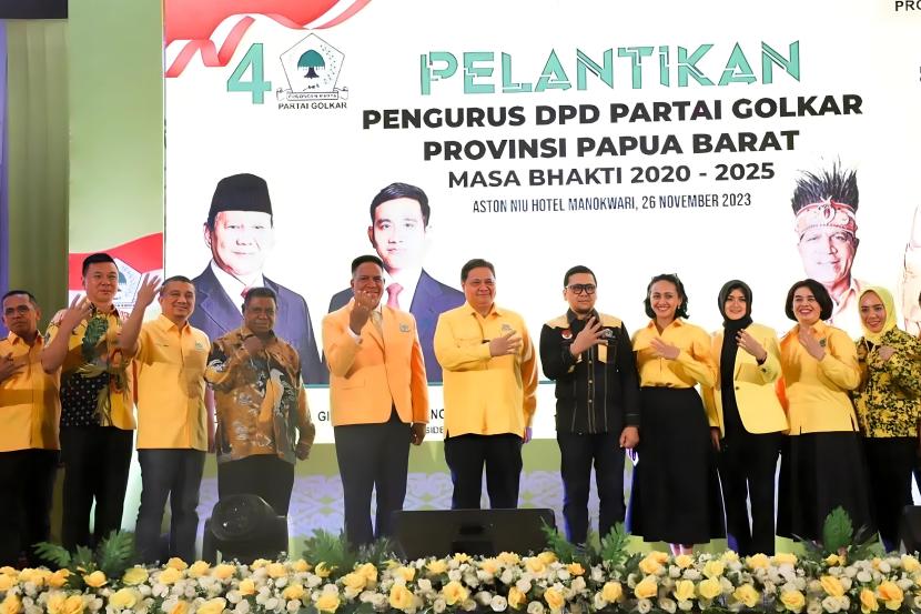 Ketua Umum DPP Partai Golkar Airlangga Hartarto saat menghadiri pelantikan pengurus DPD Golkar Papua Barat, Ahad (26/11/2023).