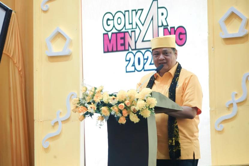 Ketua Umum DPP Partai Golkar Airlangga Hartarto saat menyampaikan arahan di Rakornis DPD Golkar Wilayah Maluku dan Maluku Utara, di Ternate, Sabtu (11/2/2023).