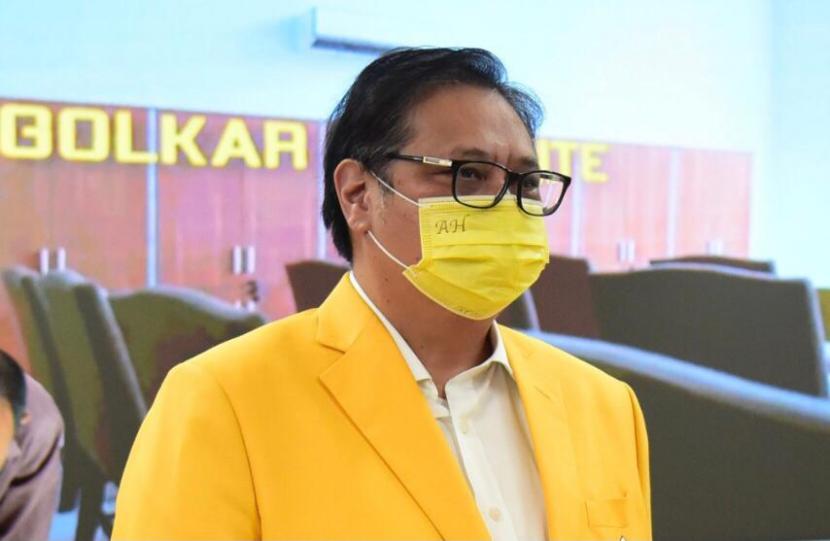 Pengamat politik dari Surabaya Survey Center (SSC) Surokim Abdussalam menyarankan Ketua Umum DPP Partai Golkar Airlangga Hartarto mulai membangun komunikasi dengan partai politik lain menuju bursa Pemilihan Presiden 2024. (Foto: Airlangga Hartarto)