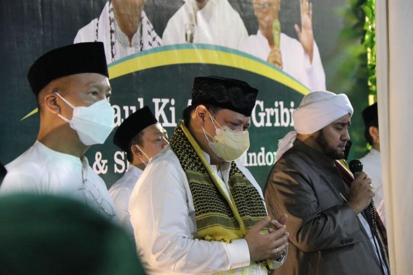 Ketua Umum DPP Partai Golkar Airlangga Hartarto saat menghadiri Haul Kiai Ageng Gribig di Jatinom, Klaten, Jawa Tengah, Kamis (23/9).