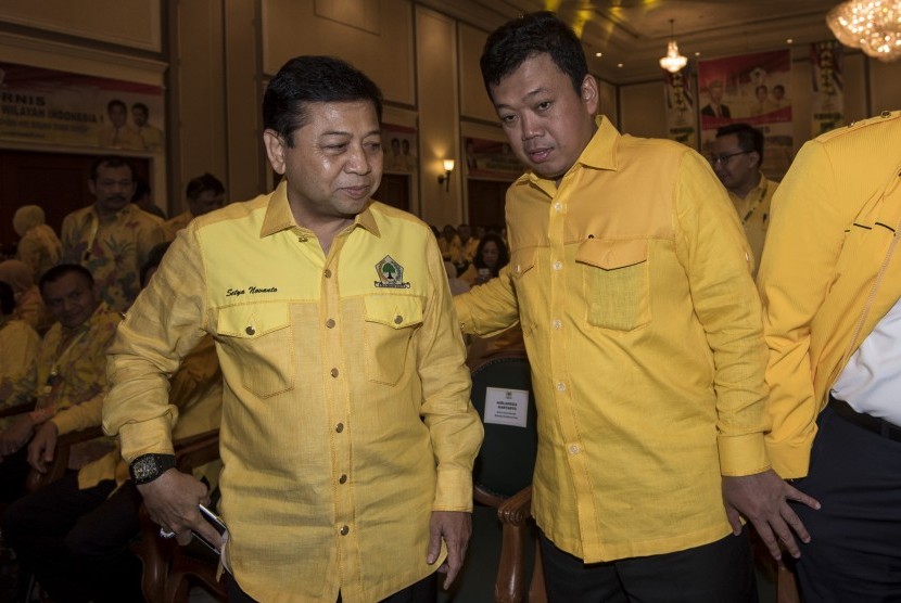 Ketua Umum DPP Partai Golkar Setya Novanto (kiri) didampingi Ketua Koordinator Bidang Pemenangan Pemilu Wilayah Indonesia I Nusron Wahid (kanan) (Ilustrasi)