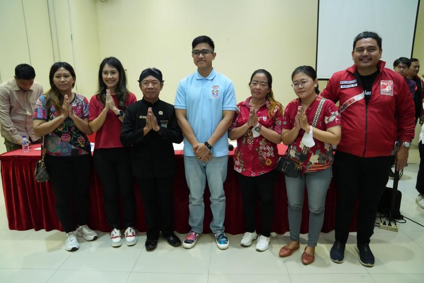 Ketua Umum DPP Partai Solidaritas Indonesia (PSI) Kaesang Pangarep bertemu dengan tokoh lintas agama di Kota Tangerang, Banten. 