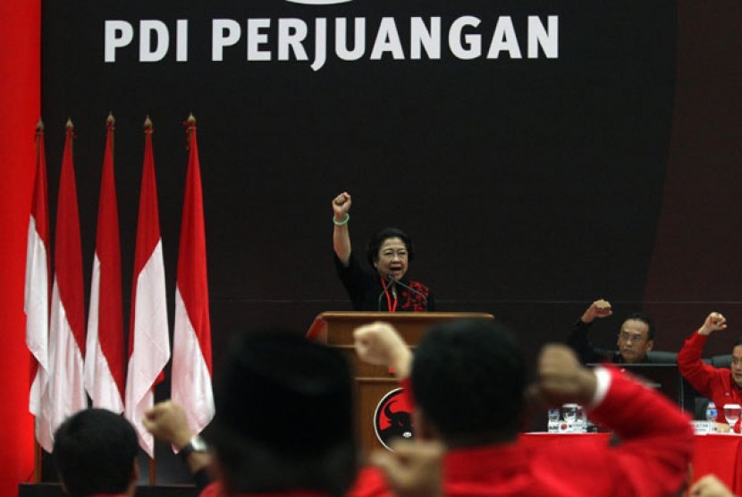  Ketua Umum DPP PDI Perjuangan, Megawati Soekarnoputri  menutup Rapat Kerja Nasional (Rakernas) III PDIP di Jakarta, Ahad (8/9). 
