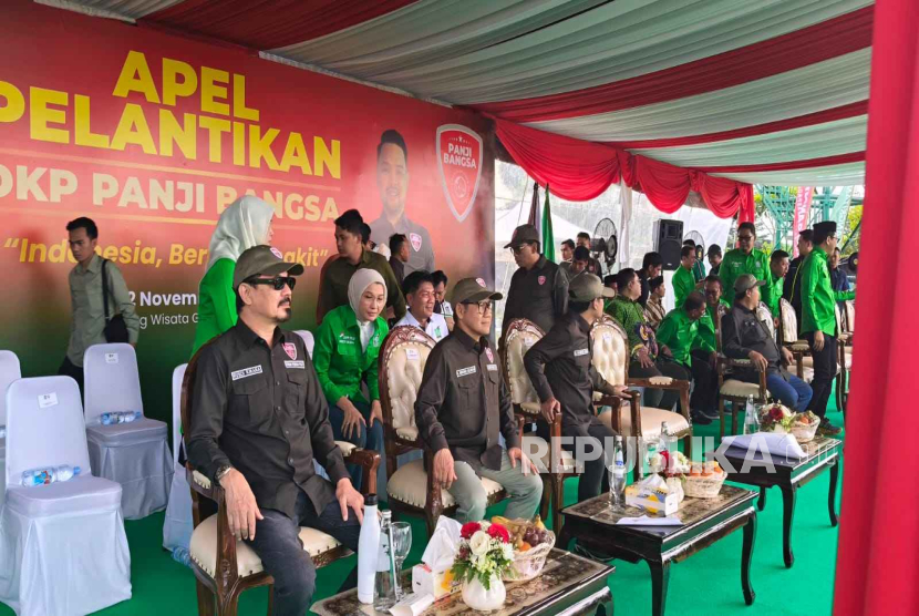 Ketua Umum DPP PKB Abdul Muhaimin Iskandar menghadiri pelantikan pasukan Panji Bangsa di Kota Depok pada Sabtu (22/11/2025).  