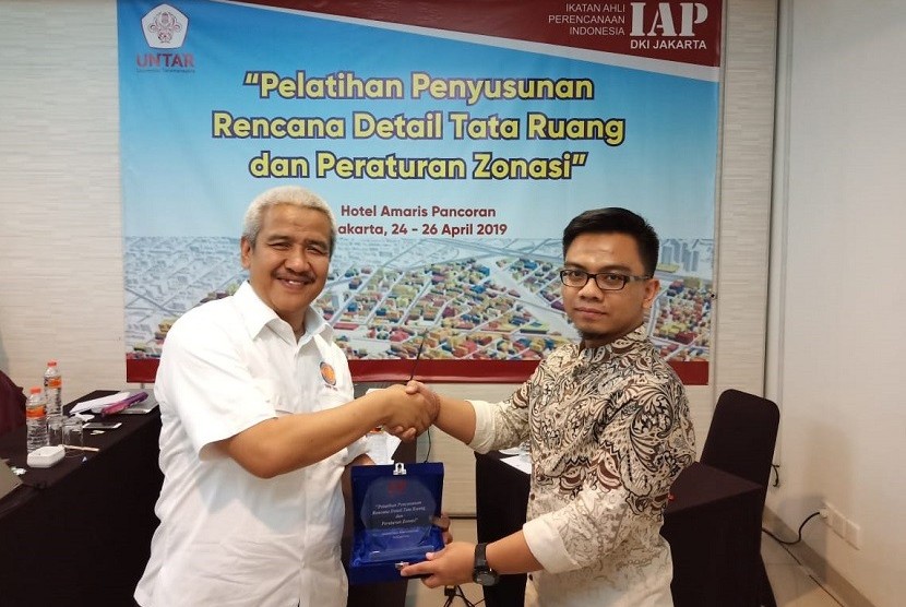 Ketua Umum DPP Realestat Indonesia (REI) Soelaeman Soemawinata