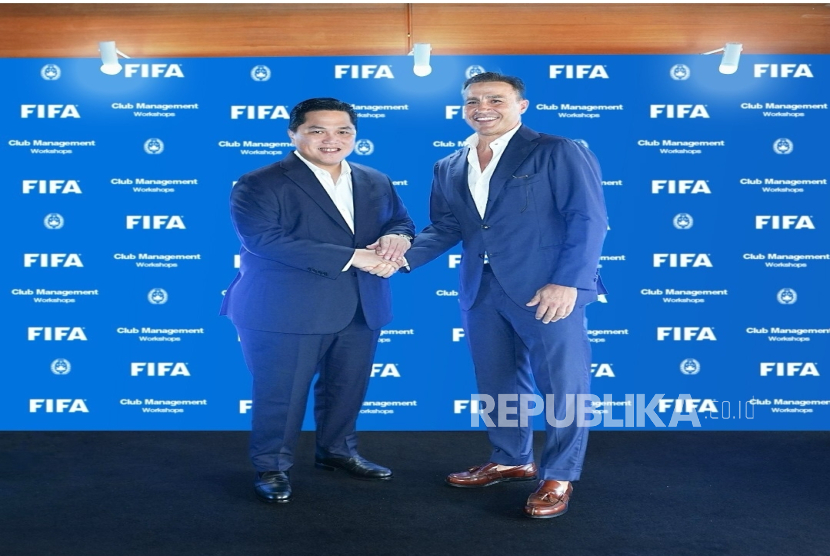 Ketua Umum Erick Thohir menyambut sejumlah legenda sepak bola dunia di Bali, Jumat (22/11/2024)(