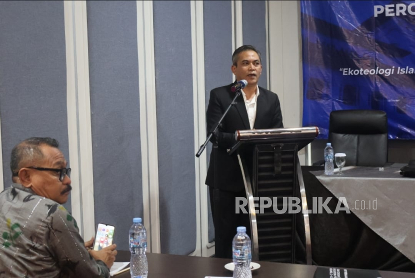 Ketua Umum Forum Dekan Ushuluddin Prof Dr Wahyudin Darmalaksana berpidato.