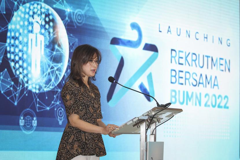 Ketua Umum Forum Human Capital Indonesia (FHCI) Alexandra Askandar menyampaikan sambutan pada Peluncuran?Rekrutmen Bersama BUMN 2022 di Jakarta, Selasa (12/4/2022). 