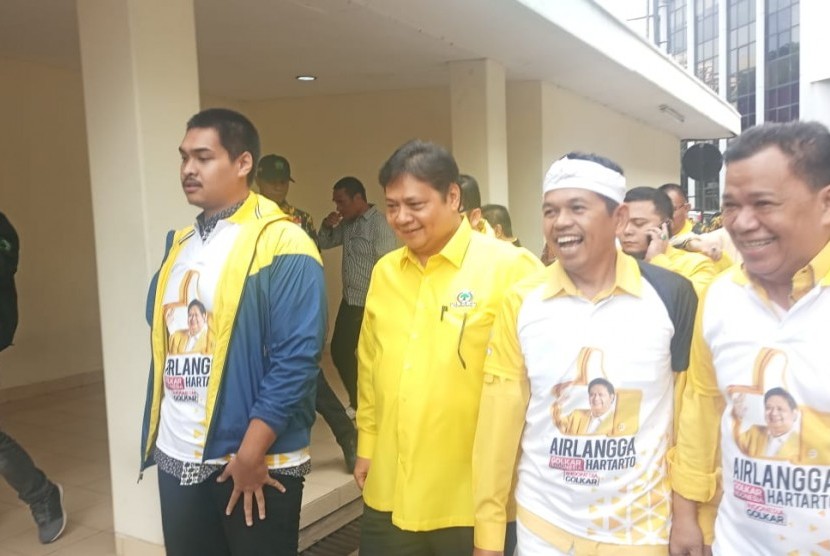 Ketua Umum Golkar Airlangga Hartarto resmi mendaftar sebagai calon Ketua Umum Golkar, Senin (2/12). 