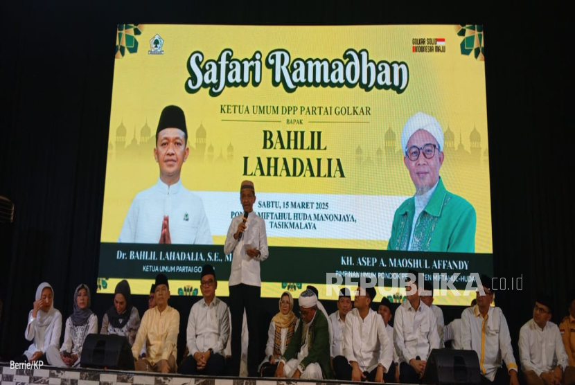 Ketua Umum Golkar Bahlil Lahadalia memimpin safari Ramadhan di Ponpes Miftahul Huda Manonjaya, Tasikmalaya. Ia menjelaskan tentang peran ulama terhadap eksistensi Golkar.