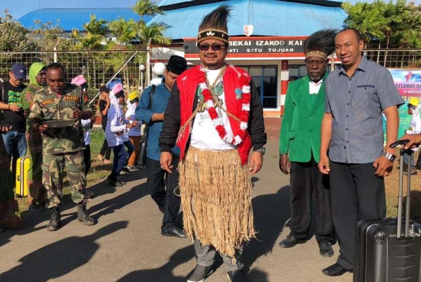 Ketua Umum GP Ansor Yaqut Cholil Qoumas disambut di Merauka, Papua.