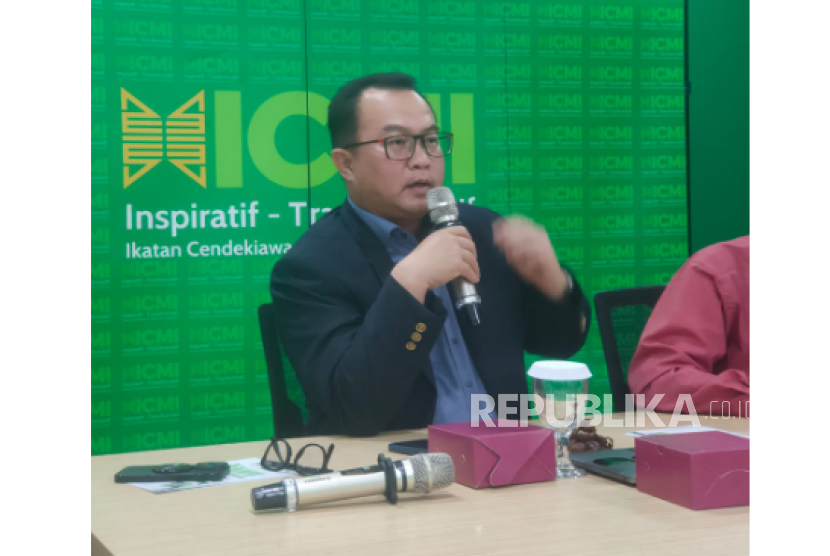 Ketua Umum ICMI Arif Satria saat Webinar Nasional 