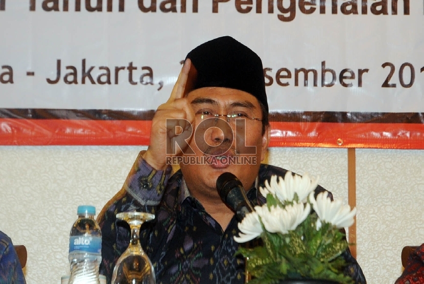 Ketua Umum Ikatan Cendekiawan Muslim Se-Indonesia (ICMI) Jimly Asshiddiqie menyampaikan pandangannya pada acara Konpers ICMI mengenai Refleksi Akhir Tahun dan Pengenalan Pimpinan Pusat ICMI Periode 2015-2020, di Jakarta, Rabu (30/12).