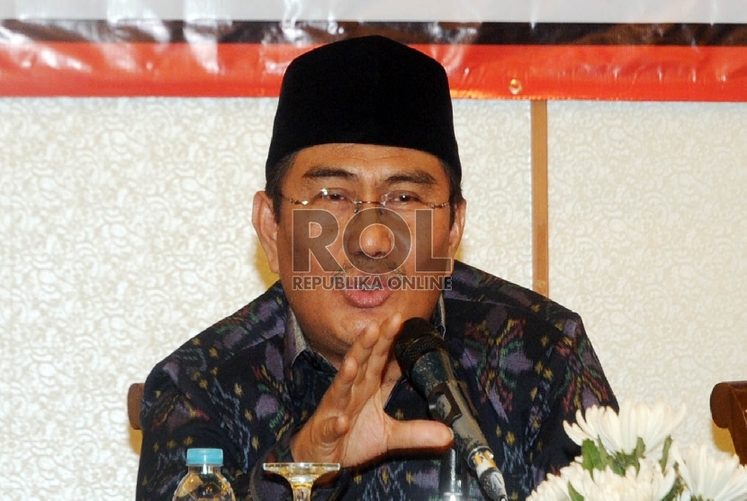 Ketua Umum Ikatan Cendekiawan Muslim Se-Indonesia (ICMI) Jimly Asshiddiqie menyampaikan pandangannya pada acara Konpers ICMI mengenai Refleksi Akhir Tahun dan Pengenalan Pimpinan Pusat ICMI Periode 2015-2020, di Jakarta, Rabu (30/12). 