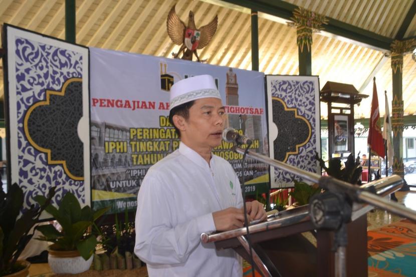 Ketua Umum Ikatan Persaudaraan Haji Indonesia (IPHI), Ismed Hasan Putro,  meminta semua pihak tak persulit kepulangan jamaah haji   