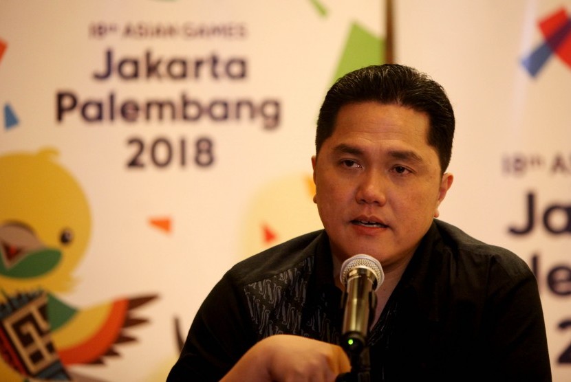 Ketua Umum Indonesia Asian Games Organizing Committee (INASGOC) Erick Thohir saat berbincang dengan awak media jelang buka puasa bersama di Jakarta, Ahad (6/4). Dalam perbincangan tersebut, Erick membahas sejumlah isu-isu terkini dan perkembangan persiapan penyelenggaraan Asian Games 2018