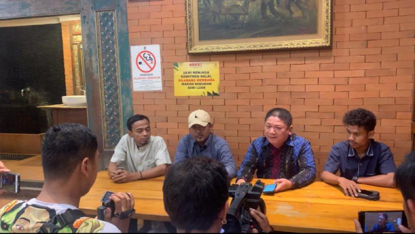 Ketua Umum Jaringan Aktivis Anti Korupsi (JAKI) Gusdin saat menyampaikan keterangan pers, Jumat (4/8/2023).