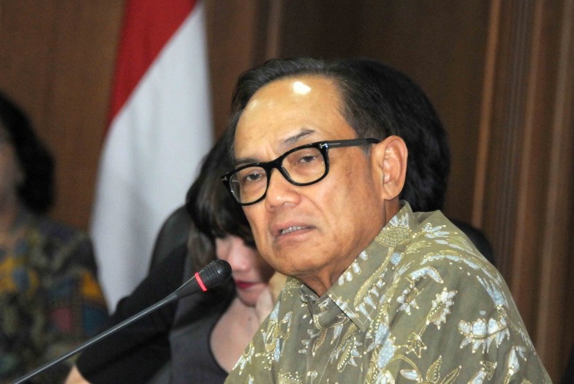 Ketua Umum Kadin Suryo Bambang Sulisto memberikan keterangan kepada wartawan jelang pelasanaan Munas VII Kadin di Gedung Kadin, Jakarta, Selasa (17/11). 