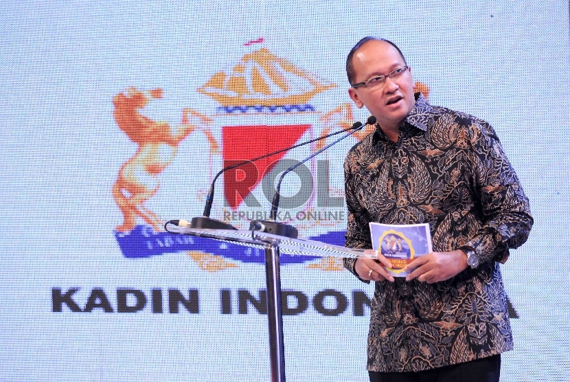 Ketua Umum Kamar Dagang dan Industri (Kadin), Rosan Perkasa Roeslani mengumumkan susunan kepengurusan kabinet Kadin 2015-2020 di Jakarta, Kamis (17/12). 