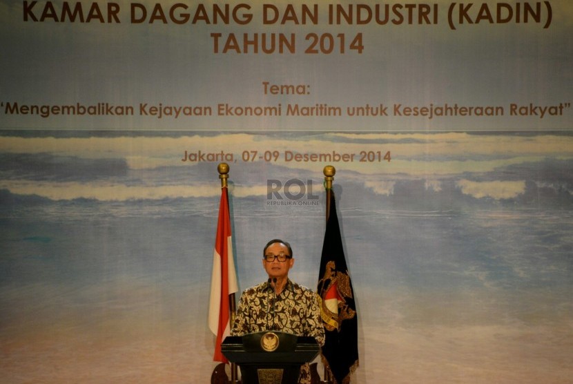 Ketua Umum Kamar Dagang dan Industri (Kadin) Suryo Bambang Sulisto memberikan sambutan dalam pembukaan Rapat Pimpinan Nasional (Rapimnas) Kadin 2014 , Jakarta, Senin (8/12). 