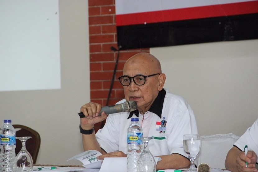 Ketua Umum Komite Nasional untuk Rakyat Palestina (KNRP), Suripto, memberikan materi saat Konsolidasi Nasional KNRP 2017 di Bandung, Jawa Barat, Senin (20/5).