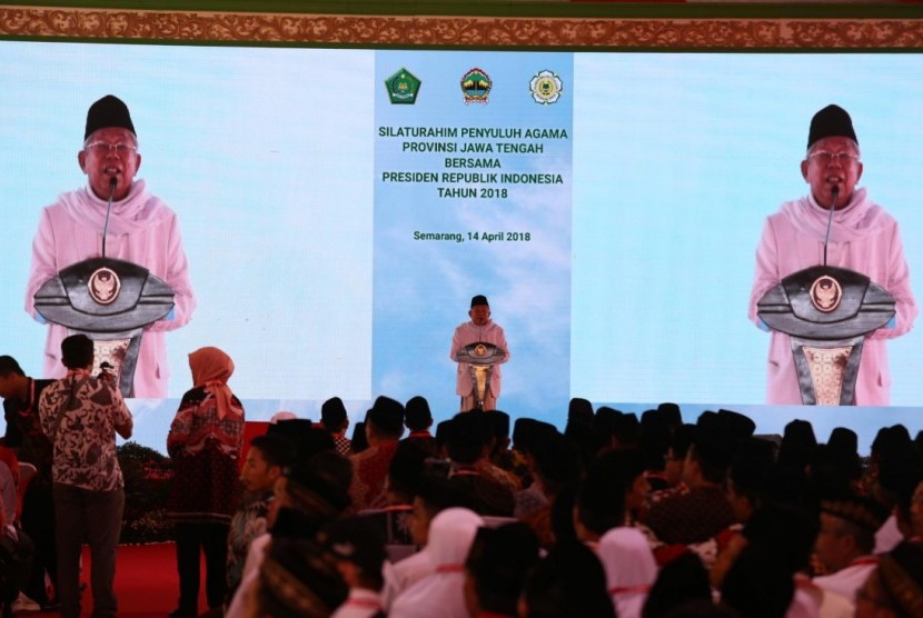 Ketua Umum Majelis Ulama Indonesia (MUI) KH Ma'ruf Amin menyatakan, Negara Kesatuan Republik Indonesia (NKRI) didirikan melalui perjuangan dan kesepakatan, bukan hadiah.