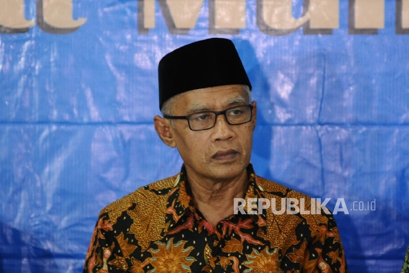 Chairman of Muhammadiyah Haedar Nashir in a press conference regarding the simultaneous regional elections at the Muhammadiyah headquarters, Jakarta, Monday  (Feb 13). 