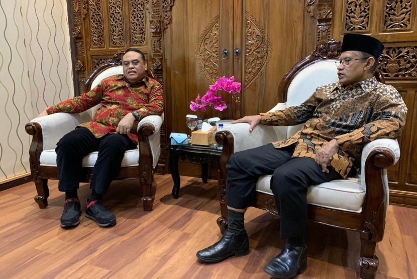  Ketua Umum Muhammadiyah Haedar Nasir menerima kunjungan Wakil Ketua Dewan Masjid Indonesia Komjen Pol (Purn)  Syafruddin, Ahad (27/10).
