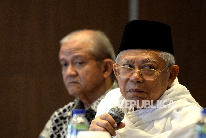 Ketua Umum MUI KH Maruf Amin memberikan sambutan saat penyerahan Sertifikat Syariah DSN- MUI oleh MUI di Bogor, Jawa Barat, Senin (7/8).
