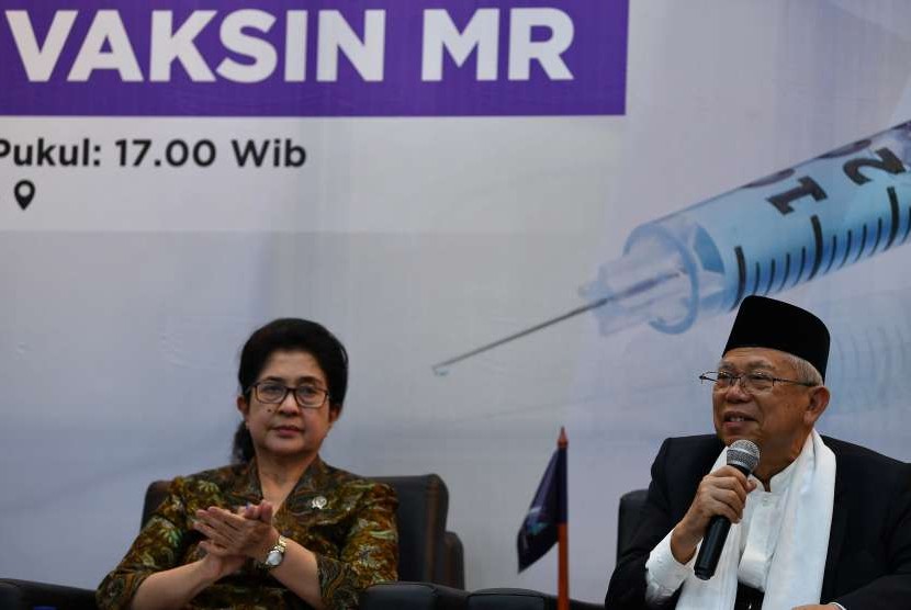 Ketua Umum MUI Maruf Amin (kanan) dan Menteri Kesehatan Nila F Moeloek menjadi narasumber dalam Forum Merdeka Barat 9 di kantor Kementerian Kominfo, Jakarta, Selasa (18/9). 