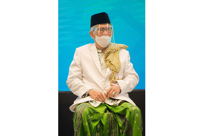 Ketua Umum MUI terpilih periode 2020-2025 Miftachul Akhyar saat penutupan Musyawarah Nasional X MUI di Jakarta, Jumat (27/11). Miftachul Akhyar terpilih sebagai ketua umum MUI periode 2020-2025 menggantikan Ma’ruf Amin setelah ditetapkan secara mufakat oleh tim formatur Munas X dan MUI. 