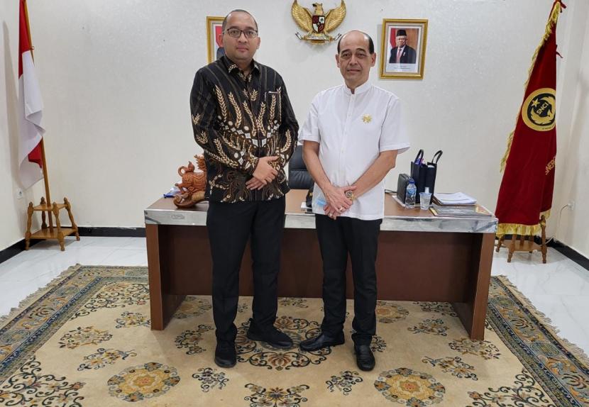 Ketua Umum Nawacita Indonesia KPH Suryo Atmanto dan Sekjen Rekat Indonesia Heikal Safar sepakat mengusulkan agar koruptor dihukum mati.