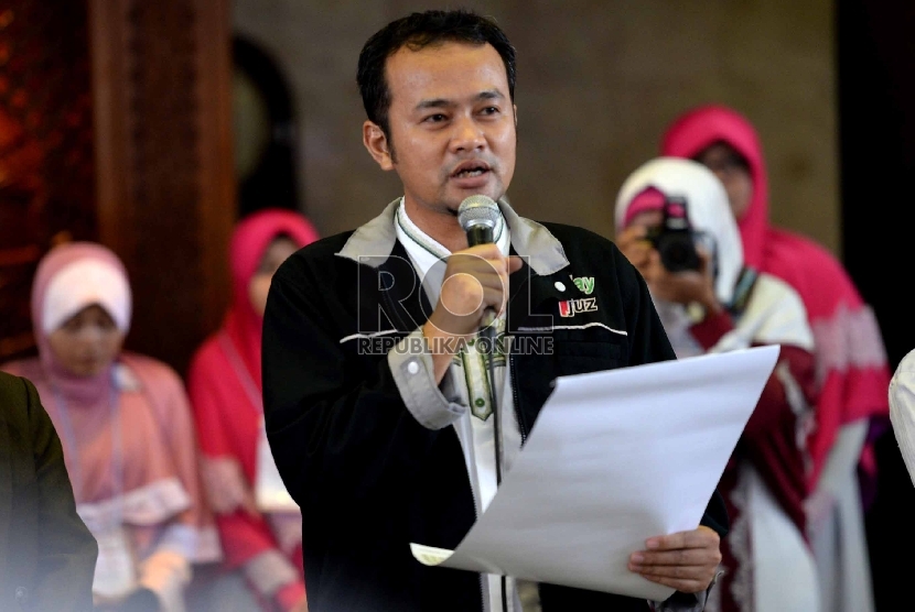 Ketua Umum One Day One Juz Ricky Adrinaldi saat mendeklarasikan gerakan satu juta odojers di Masjid AtTin, Jakarta, Kamis (31/12). 
