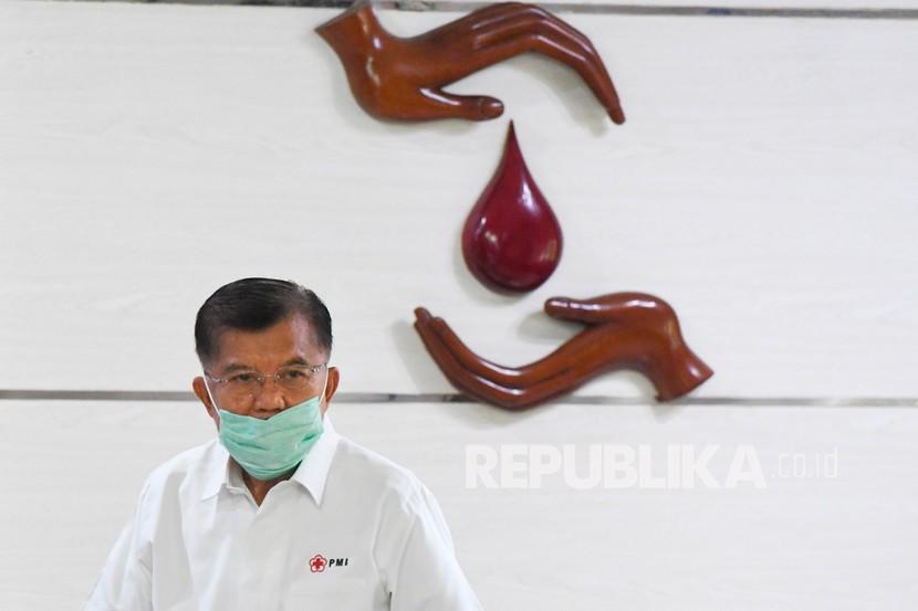 Ketua Umum Palang Merah Indonesia (PMI) Jusuf Kalla bersiap mengikuti peringatan HUT PMI ke-75 secara virtual di Markas PMI, Jakarta, Kamis (17/9/2020). Peringatan HUT PMI ke-75 mengusung tema Solidaritas Untuk Kemanusiaan. 