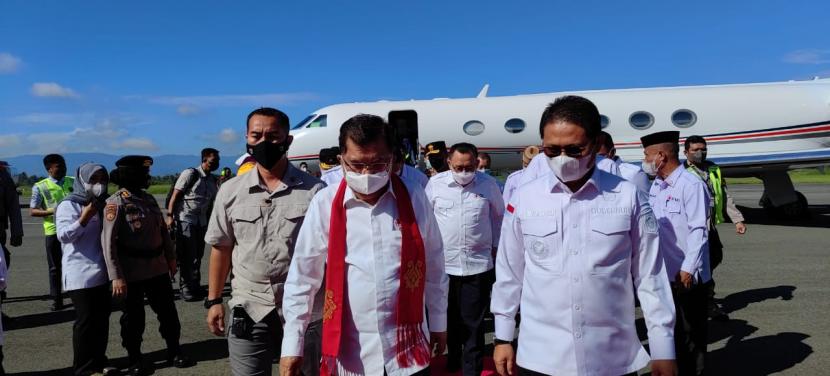 Ketua Umum Palang Merah Indonesia (PMI) Jusuf Kalla (JK) mengingatkan tiga bencana besar yang akan dihadapi di masa yang akan datang dan berpengaruh langsung pada persoalan kemanusiaan.