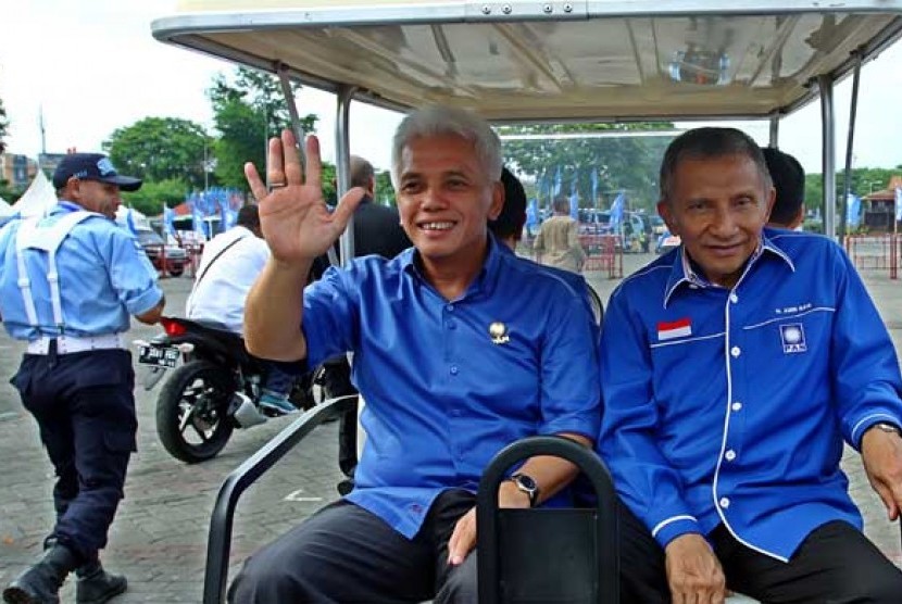  Ketua Umum PAN Hatta Rajasa (kiri) bersama Ketua MPP PAN Amien Rais (kanan).