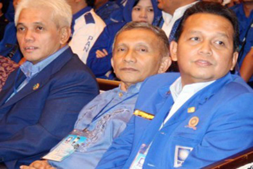 Ketua Umum PAN, Soetrisno Bachir bersama Amin Rais dan Hatta Rajasa