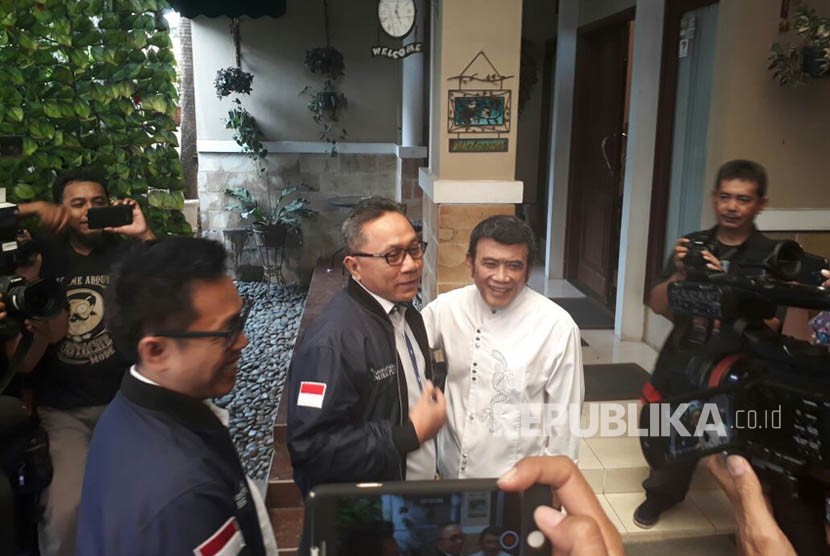 Ketua Umum PAN Zulkifli Hasan gelar pertemuan di kediaman Ketua Umum Partai Idaman, Rhoma Irama, Bangka, Jakarta Selatan, Rabu (28/12). 