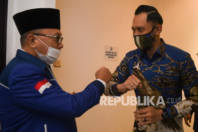 Bintang Muda Indonesia menilai roadshow tokoh oleh AHY bentuk komunikasi politik. Ilusrasi AHY bertemua dengan Ketum PAN, Zulkifli Hasan.