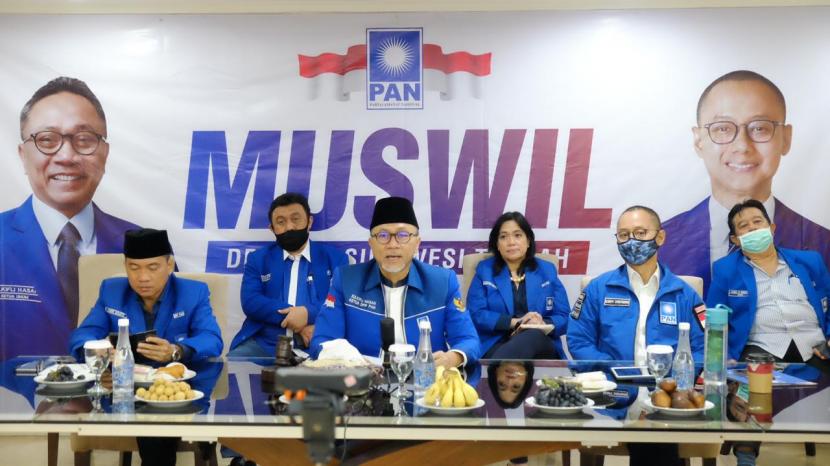Ketua Umum PAN Zulkifli Hasan, memberi sambutan saat pembukaan Muswil DPW PAN Sulawesi Tengah, Senin (9/8).