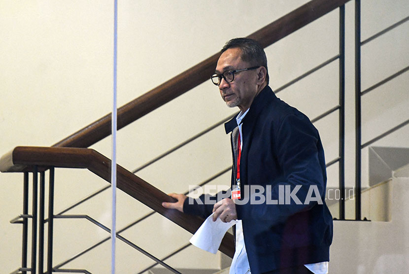 Ketua Umum PAN Zulkifli Hasan menjalani pemeriksaan di Gedung KPK, Jakarta, Jumat (14/2/2020).