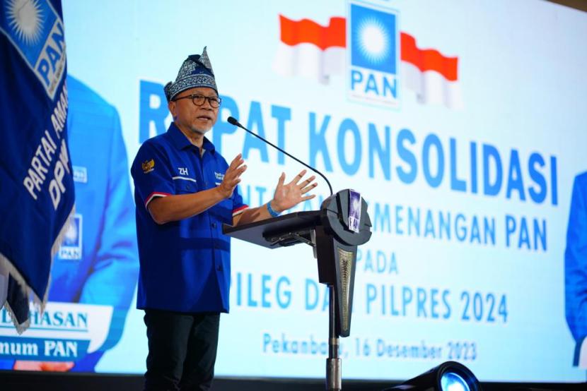 Ketua Umum PAN Zulkifli Hasan menyatakan partainya siap melanjutkan pembangunan di era Presiden Joko Widodo.