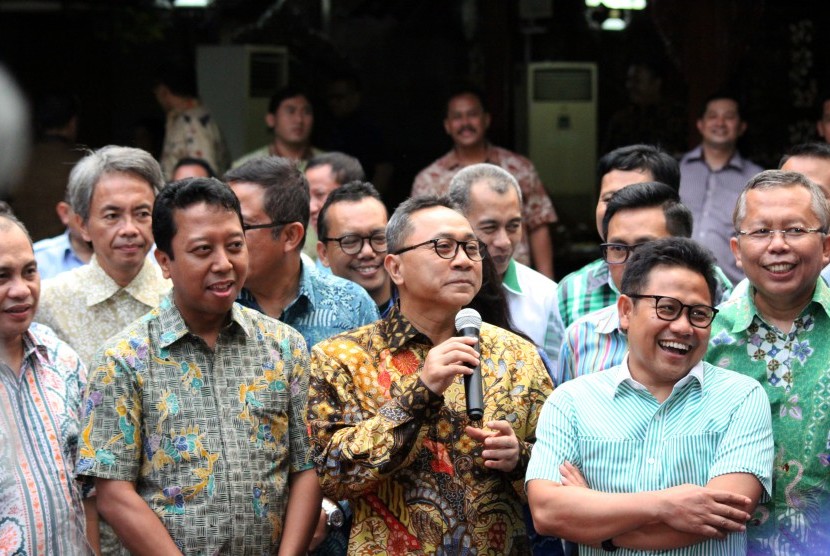 Ketua Umum PKB Muhaimin Iskandar (kanan) dan Ketua Umum PPP Muhammad Romahurmuziy (kedua kiri)