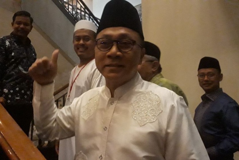 Ketua Umum PAN Zulkifli Hasan tiba di Hotel Menara Peninsula Jakarta untuk menghadiri Ijtima' Ulama, Jumat (27/7).