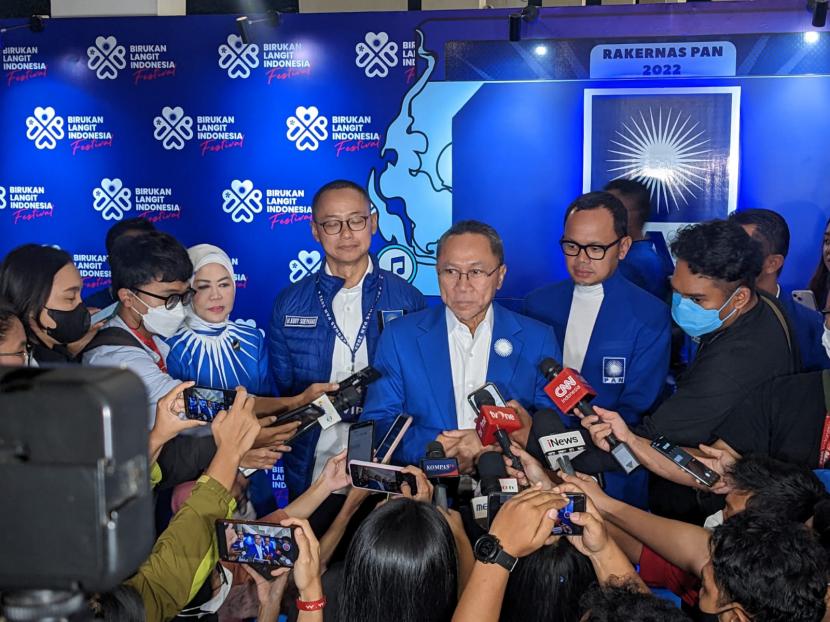 Ketua Umum PAN, Zulkifli Hasan usai mengumumkan sembilan nama bakal capres yang diusulkan partainya, di Istora Senayan, Kompleks Gelora Bung Karno, Jakarta, Sabtu (27/8).
