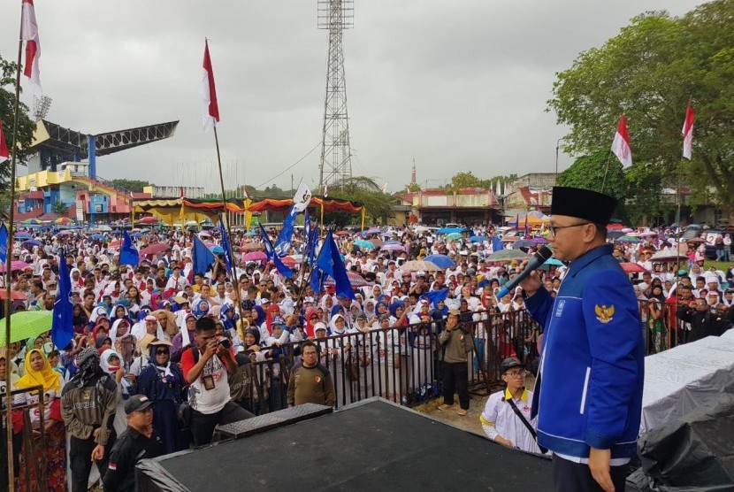 Ketua Umum Partai Amanat Nasional (PAN), Zulkifli Hasan berkampanye di Kota Padang, Sumbar, Sabtu (23/6).